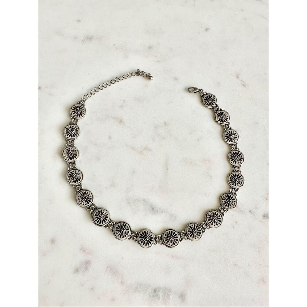 Western cowgirl choker silver color necklace - Picture 2 of 3